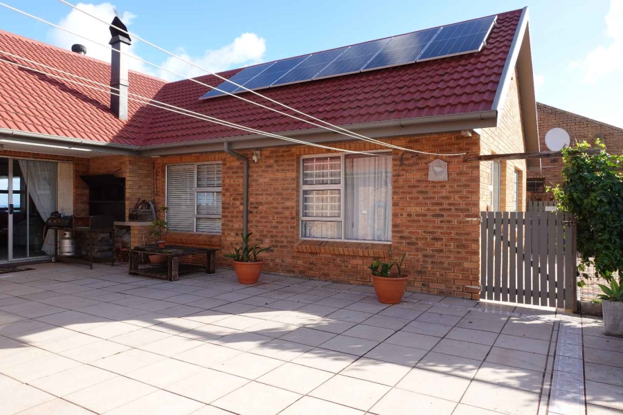 6 Bedroom Property for Sale in Outeniqua Strand Western Cape